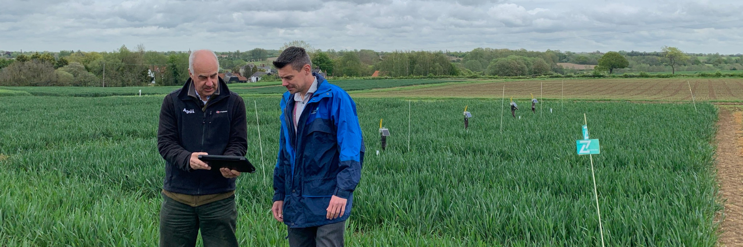Agrii Agronomy Expert discussing field trials with farmer